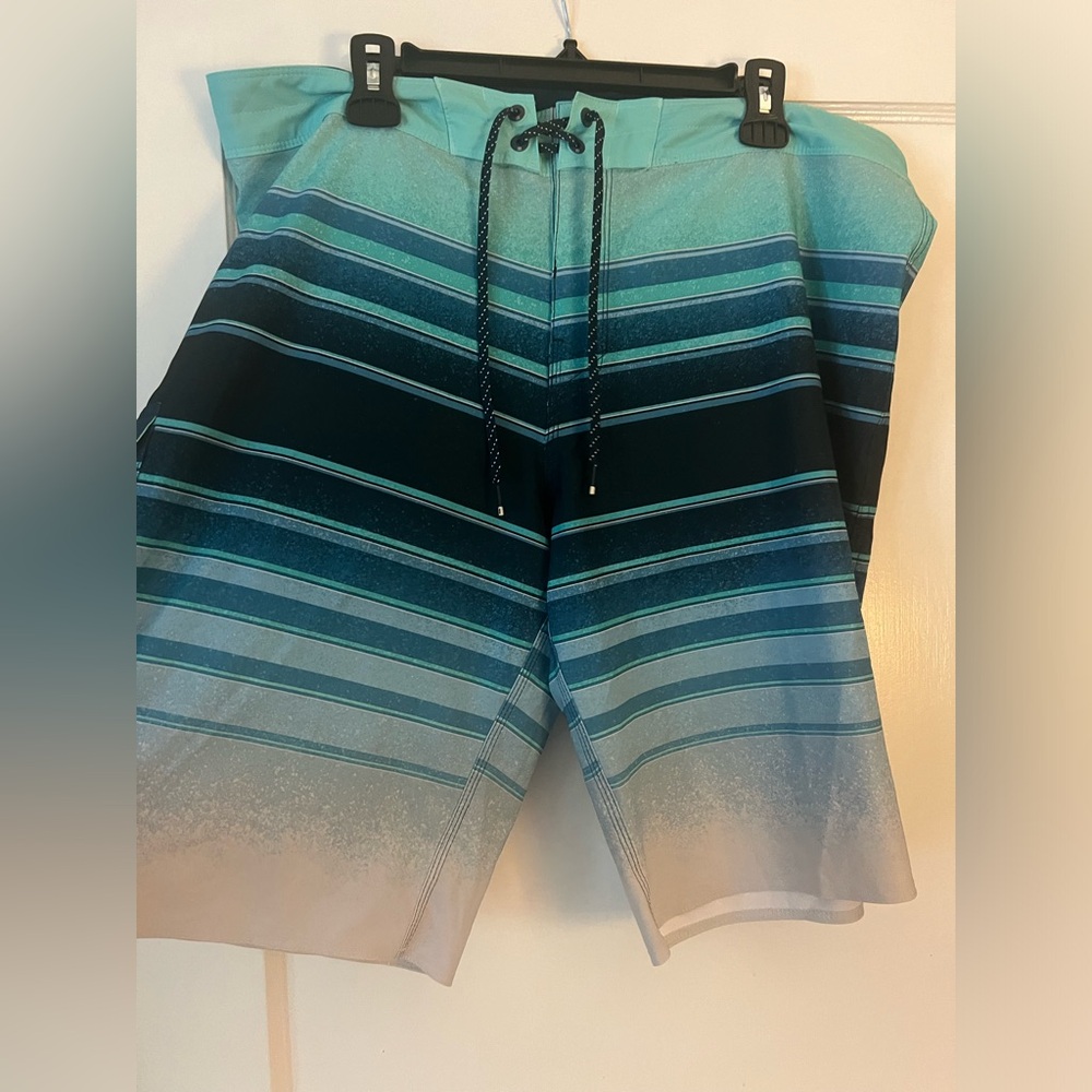 Billabong men’s swim shorts, size 38 - Picture 2 of 8